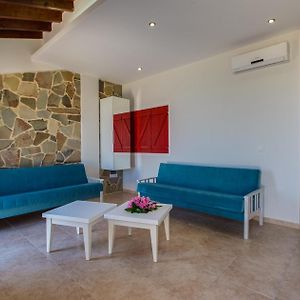 Myroandrou Beach Hotel Apartments